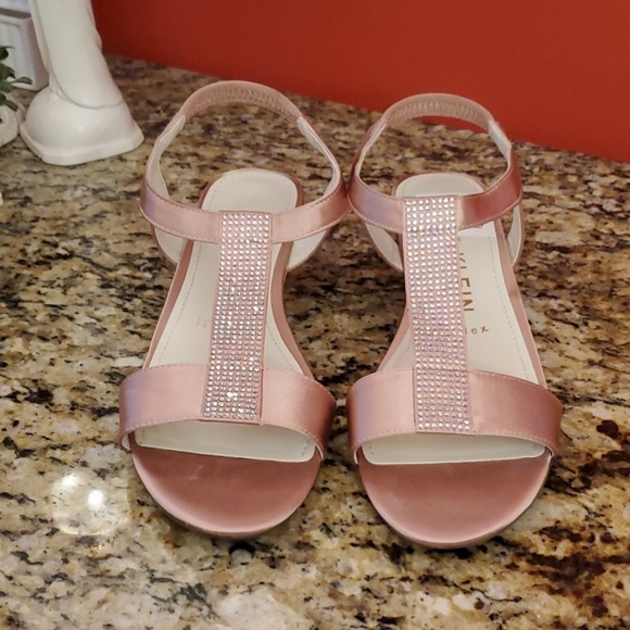 *Anne Klein Molly Sandals - Picture 2 of 7